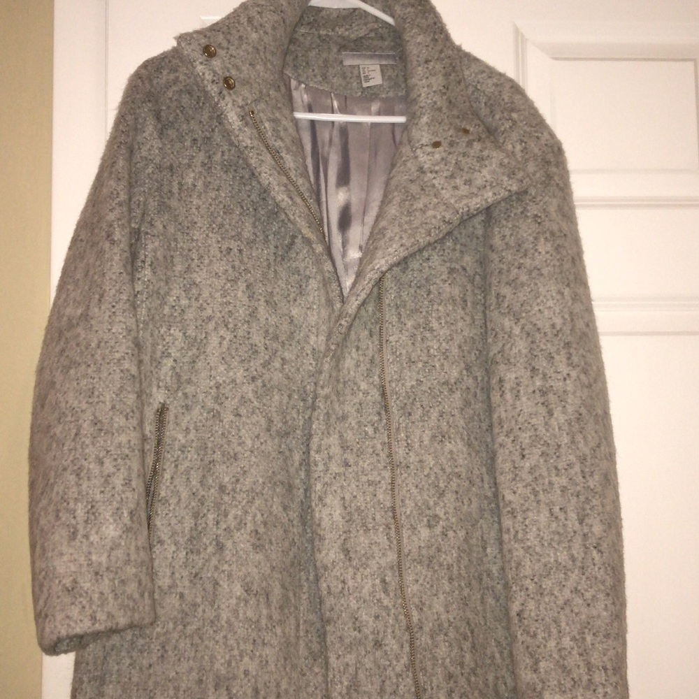 Knee length winter coat from H&M. Worn twice.